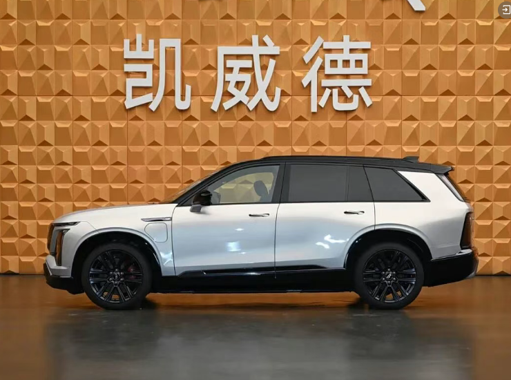 2+2+2大六座SUV，环抱式座舱，33英寸曲面连屏，精致感满满！